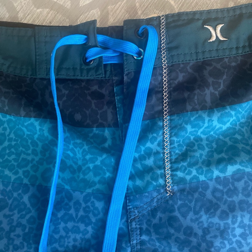 Hurley two toned blue Patterned Board Shorts size 31‎ - Picture 3 of 6
